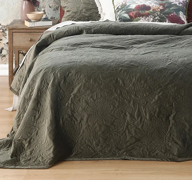 Constance Coverlet Set Range Olive